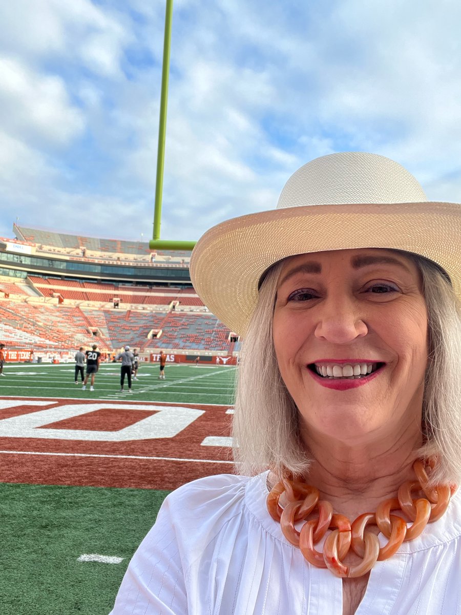 Lillian Mills (@millslil) on Twitter photo Enjoyed meeting McCombs <a href="/TexasFootball/">Texas Football</a> players today including starters Jake Majors, Cole Hutson & Bert Auburn. 🏈This group has the highest program GPA!
Redshirt freshmen: Extend your journey with McCombs Specialty Master's Program. Hook 'em! 🤘 Enjoyed meeting McCombs <a href="/TexasFootball/">Texas Football</a> players today including starters Jake Majors, Cole Hutson & Bert Auburn. 🏈This group has the highest program GPA!
Redshirt freshmen: Extend your journey with McCombs Specialty Master's Program. Hook 'em! 🤘