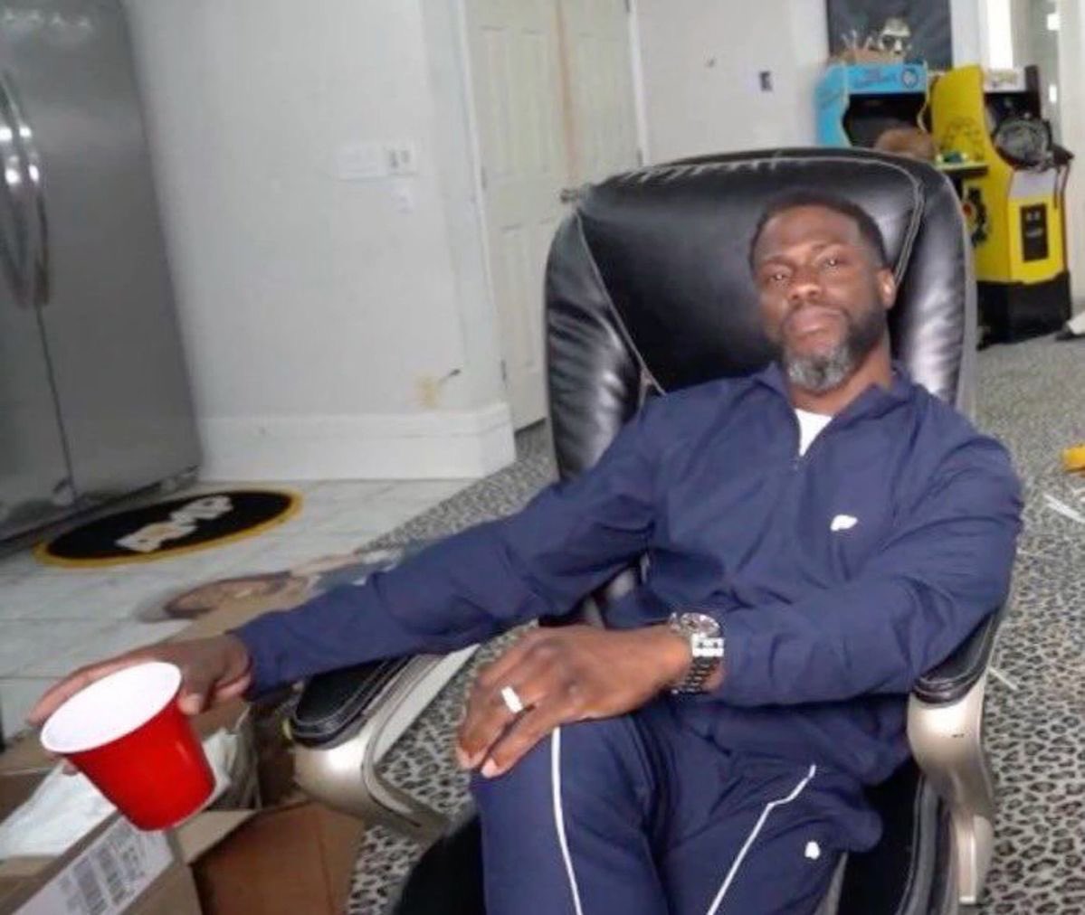 tatbaee's tweet image. me watching everybody b tipsy while i’m already spinning