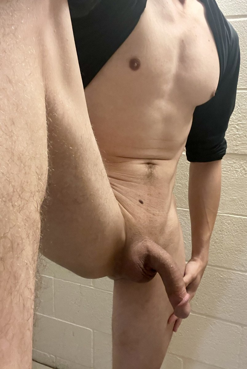 DarkBringer75's tweet photo. Catch me on the stairwell naked 😉 https://t.co/aYY4RX1RO8