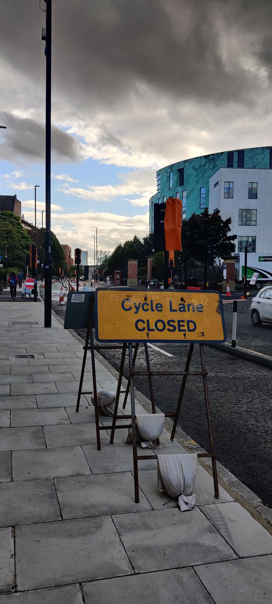 We swung by Queen Victoria Road this evening and it is Very Definitely Closed. But the pavement is currently shared space so we could have a pootle to admire it 😍

Meet us tomorrow, 6.30pm Civic Centre 🚲