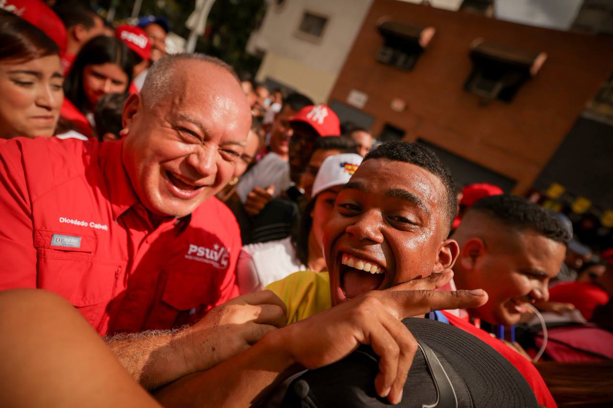 ConElMazoDando's tweet photo. #FascistasNosotrosVenceremos CARACAS | La juventud Chavista es pura alegría 🥰.

@dcabellor #12sep https://t.co/DWanLyEAsx