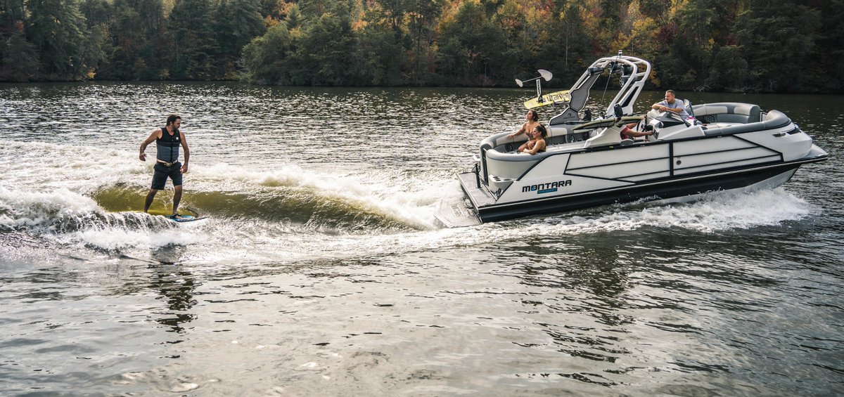 NauticalBC_Knox's tweet image. Meet the Montara Surf Boss—combining tritoon relaxation with top surf and towing capabilities. The ultimate experience on the water where everyone gets what they want! 🏄‍♂️✨ #MontaraSurfBoss #BoatLifeWithoutLimits #NauticalBoatClubKnoxville