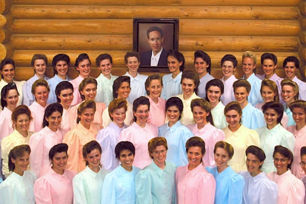 AzizulFarhan2's tweet photo. "Warren Jeffs, Pemimpin Kultus Yang Dianggap Nabi Ada 78 Isteri?"

Memandangkan ramai dah cerita pasal GISB, Al-Arqam dan Abuya, saya nak cerita pasal kultus yang pernah femes di US dulu.

Pernah tak korang tonton dokumentari Netflix bertajuk "Keep Sweet: Pray and Obey?" https://t.co/ix2SqXfjla