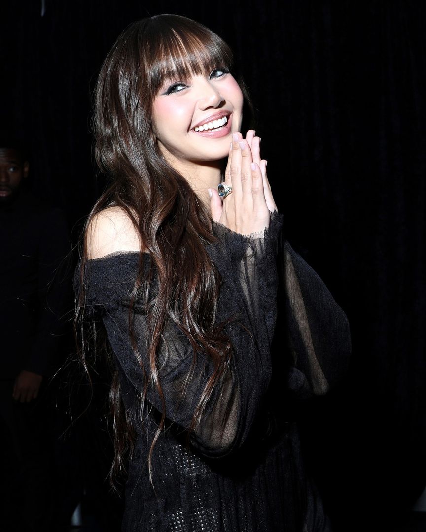 Crushglx's tweet photo. Lisa / Lalisa
#VMAs https://t.co/e4y841jfJy