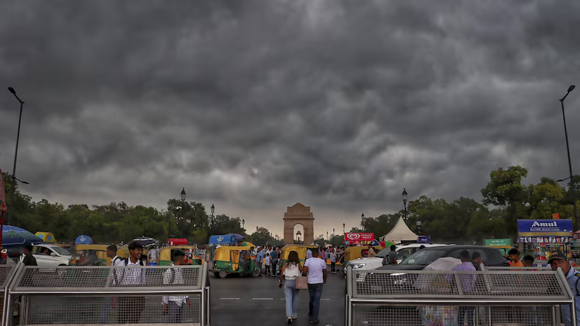 bsindia's tweet image. #India&apos;s #MissionMausam, backed by Rs 2,000 crore, aims to revolutionise weather management by 2047. It will focus on creating #artificialclouds, expanding radar networks, and using #AI tools like #MausamGPT to enhance forecasting and weather control.

@sanjeebm77…