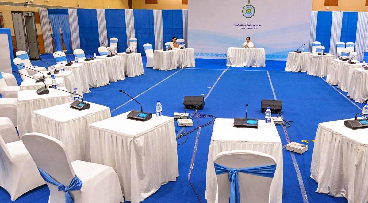 ndtvindia's tweet image. पश्चिम बंगाल सरकार ने आंदोलन कर रहे डॉक्टरों को बातचीत के लिए बुलाया लेकिन दो घंटे इंतजार के बाद भी डॉक्टर नहीं आए और सीएम ममता बनर्जी खाली कुर्सियों के सामने अकेले बैठी रहीं. 

#MamataBanerjee । #WestBengal । #DoctorsProtest