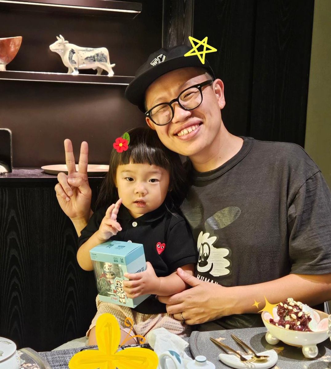 marcelacarba23's tweet photo. #Jhope ~ Instagram 

🐿️Encantadora Familia 🍀 https://t.co/tCyQK2D2qc