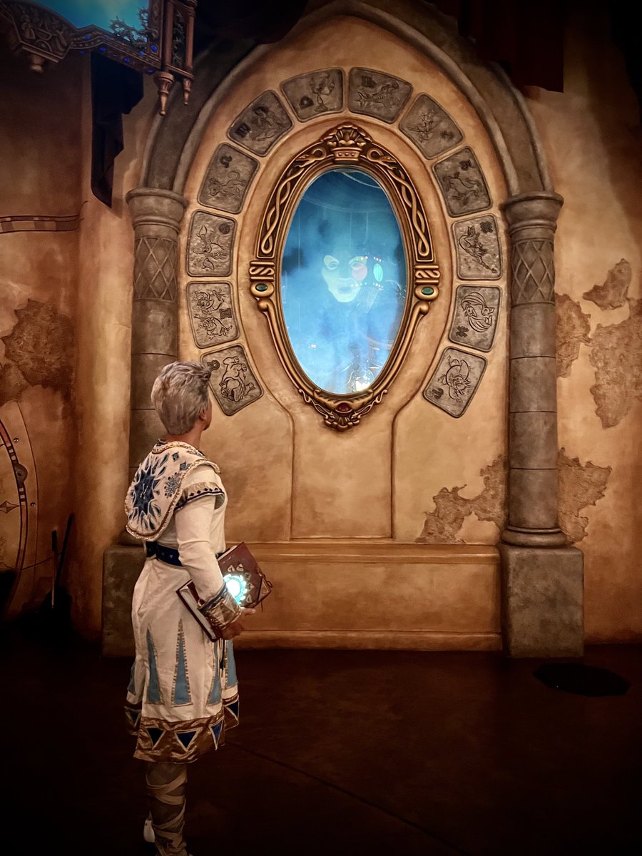 エモい写真撮れた 魔法の鏡とマグニフィコ王ってwish観ると繋がりを