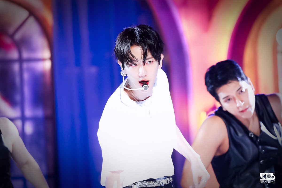 knockknock0408's tweet photo. BAEKHYUN https://t.co/W2q5gHnhdM