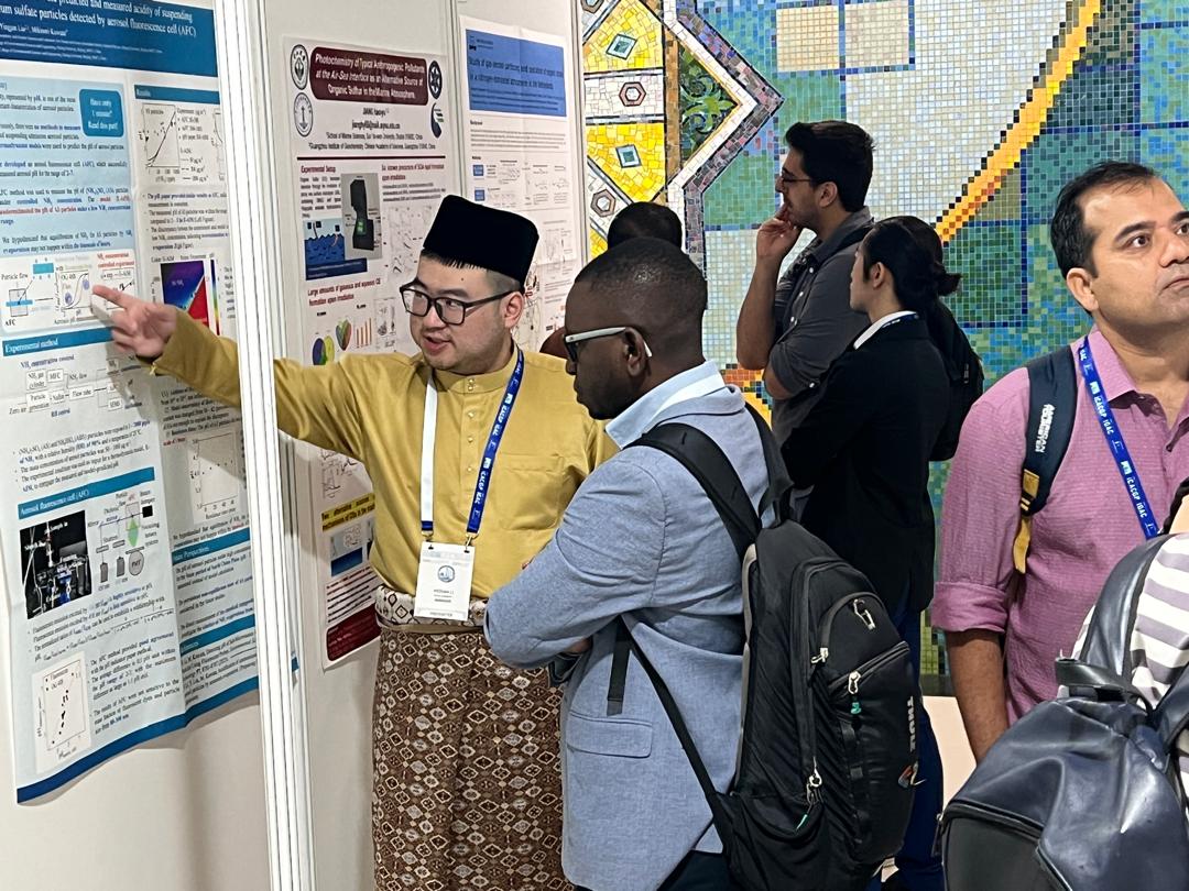 igac2024's tweet image. Dr Weihan Li from Peking University, China with Malay attire (Baju Melayu)
#igac2024 #icacgp2024