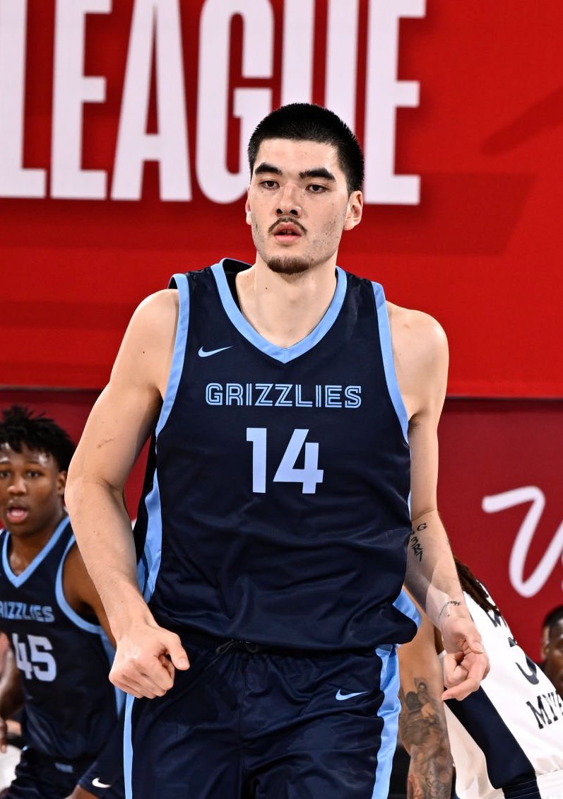 TheDunkCentral's tweet photo. Zach Edey is the favorite to win rookie of the year next season, per @BovadaOfficial 

•Zach Edey +500
•Reed Sheppard +600
•Alexandre Sarr +900
•Stephon Castle +900
•Matas Buzelis +1000
•Dalton Knecht +1100
•Zaccharie Risacher +1200
•Donovan Clingan +1500
•Carlton Carrington +1800
•Rob Dillingham +1800
•Kel’el Ware +2000
•Ronald Holland +2000
•Terrence Shannon Jr. +2500
•Jared McCain +3500
•Cody Williams +4000
•Tristan Da Silva +4000
•Tidjane Salaun +7000
•Devin Carter +8000
•Isaiah Collier +8000
•Ja’Kobe Walter +10000
•Kyle Filipowski +10000
•Kyshawn George +10000

(Via https://t.co/SAMXRK4TEm)