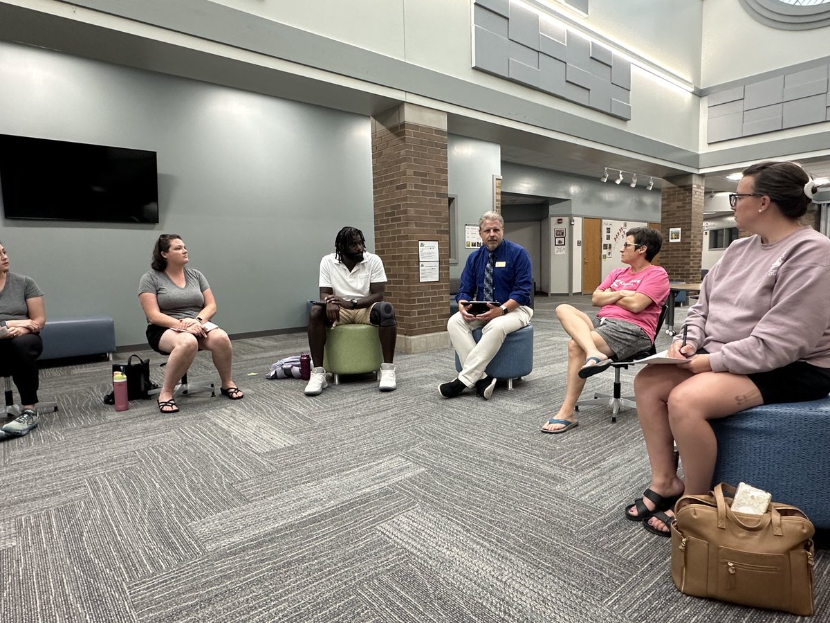 Thank you, HSE Technology Director, Jeff Harrison, for personally sharing tech tips with NBE families this evening! <a href="/HSESchools/">Hamilton Southeastern Schools</a> <a href="/NBEBulldogs/">New Britton Elem.</a> @NBEBulldogsPTO