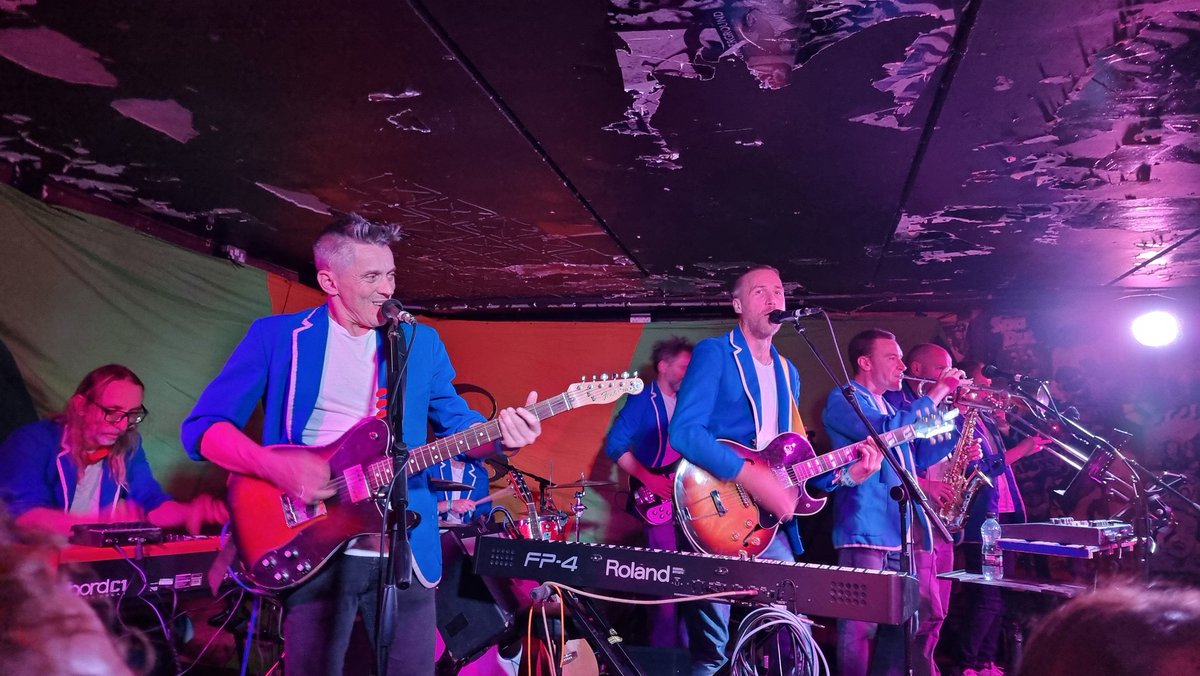 The wonderful <a href="/hopeandsocial/">Hope and Social</a> at <a href="/ThinkTankNCL/">Think Tank?</a>.

A brilliant night with the best people, on and off stage 💙

'Soak yourself in people, and drench yourself in life'