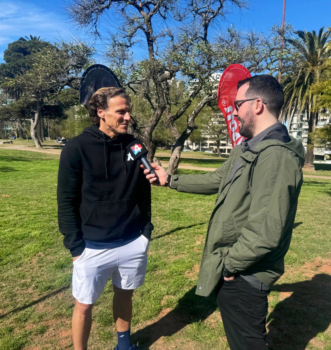 En el día a día como futbolista de Peñarol en Los Aromos y hoy como tenista en el <a href="/WilsonTennis/">Wilson Tennis</a> Pro Tour Uruguay.

Pasan los años pero siempre es un placer <a href="/DiegoForlan7/">Diego Forlán</a>.