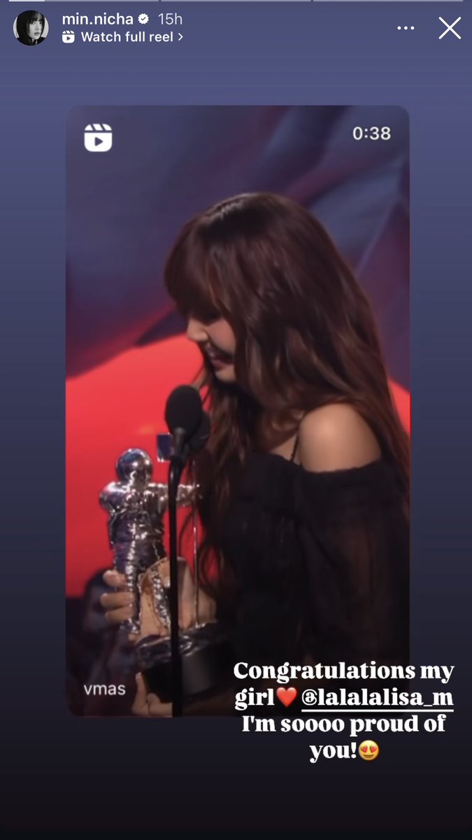 Luby327's tweet image. มินนี่ (G)-idle ลงสตอรี่ยินดีกับลิซ่า

#MINNIE 
#LISA_VMAs2ndWin 
ROCKSTAR LISA ON VMAS 
#LISAisBACK_VMAs
#VMAs        @wearelloud