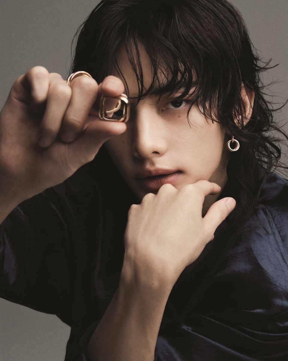 hyunjin x cartier for esquire korea
#HYUNJINxCARTIER
