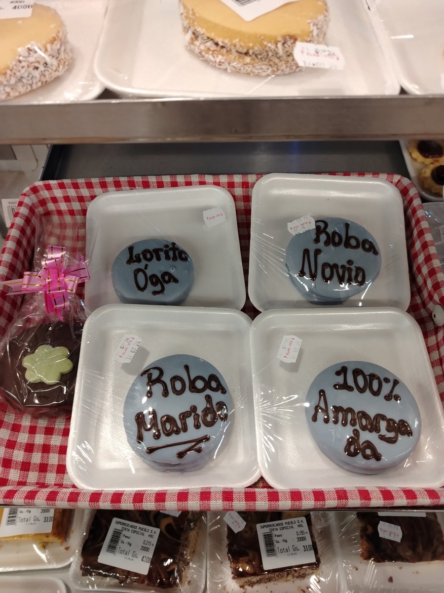 Re tranqui la repostera del <a href="/HiperPueblo/">Hipermercados Pueblo</a> 🫠🫠🫠