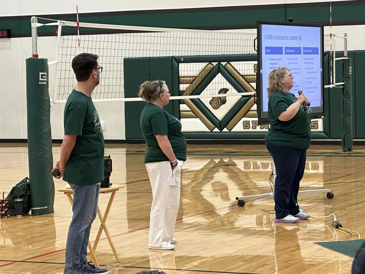 JLoLISDScience's tweet image. Science Night @StilesSpartans!  Spartan Science teachers leading learning w/parent community about the new Science 3D TEKS and @OpenSciEd. Exciting stuff going on in @LeanderISD 
#3DScienceTeaching  #SEPs #RTCs #explanatorymodeling  @lisdsecsci