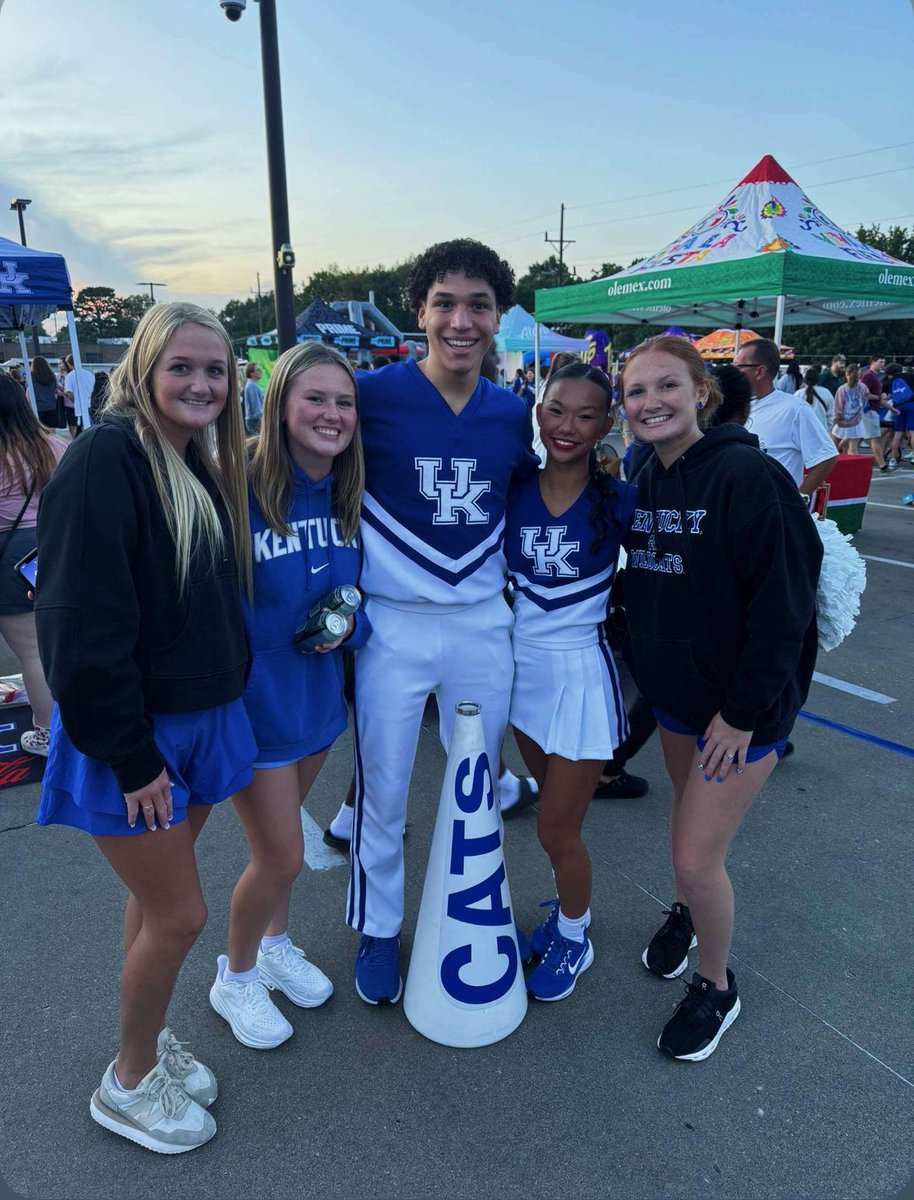 TereshaBossing2's tweet photo. Laurenโs had a very busy first few weeks of college. Weโve loved getting the updates and watching her make UK her home. ๐๐ค
#ukadpi https://t.co/8oK2JCSzZj
