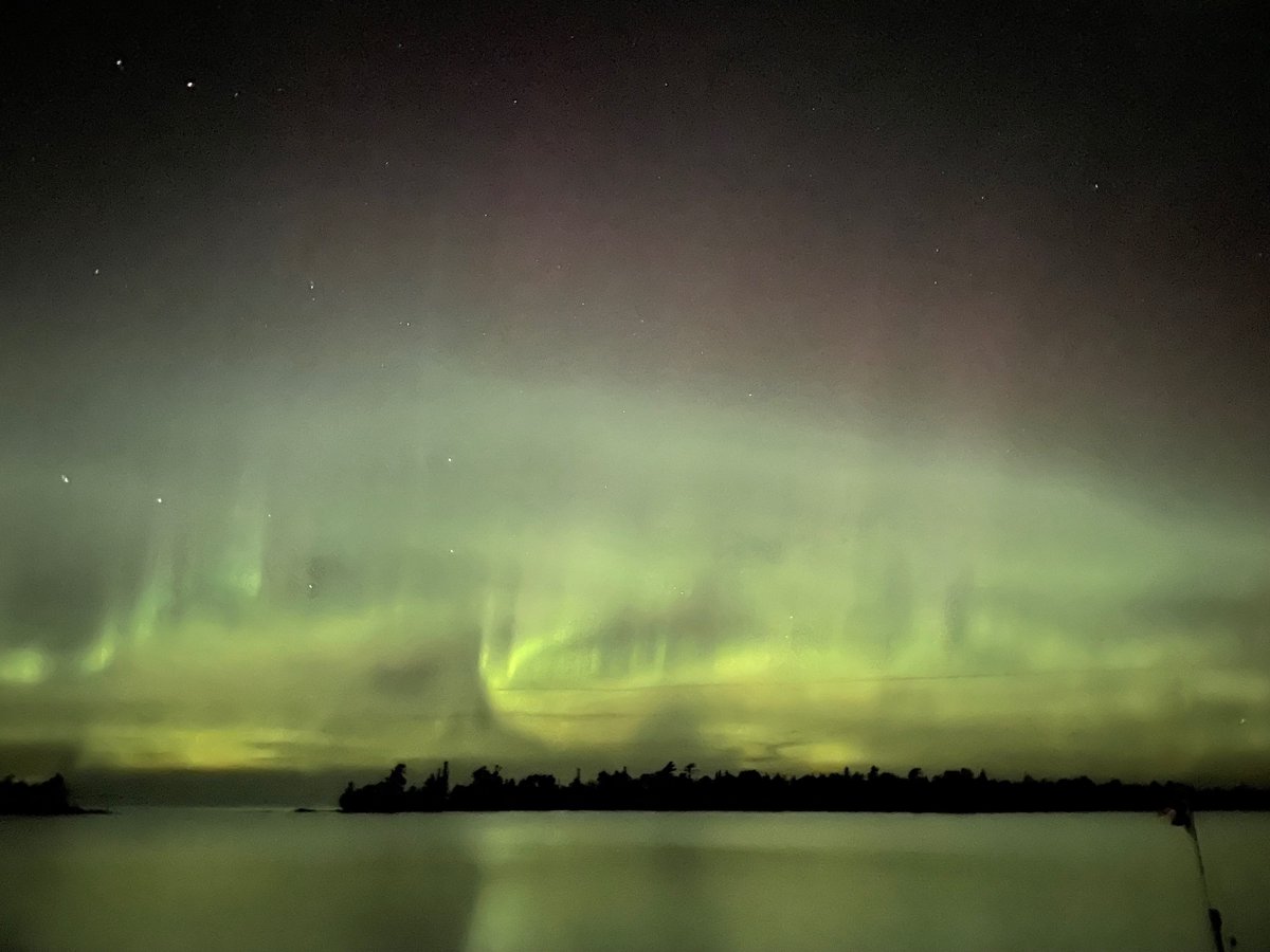Visit_Keweenaw's tweet image. #NorthernLights Alert! Solar flares equal aurora fun in the Keweenaw! Check your aurora readings as the night goes on: high KP plus negative Bz numbers make for likely Northern Lights activity.

📸 Emily Cummings | 📍 Copper Harbor, MI

#fallfilter #puremichigan #aurora