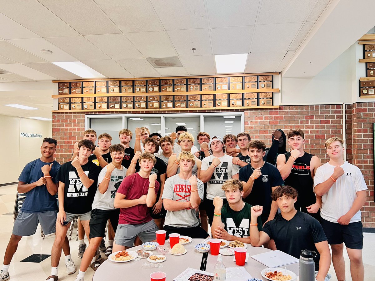 MillardWestFB's tweet photo. This week’s Pasta feed by Sgt. Peffer’s  was a special one- dedicated to the Coleman family #ColemanStrong

Thanks Bradbury’s, Taylor’s, and Stutheits for hosting🏈💚🐾Let’s Go Cats! https://t.co/Pnx1CIDzSg