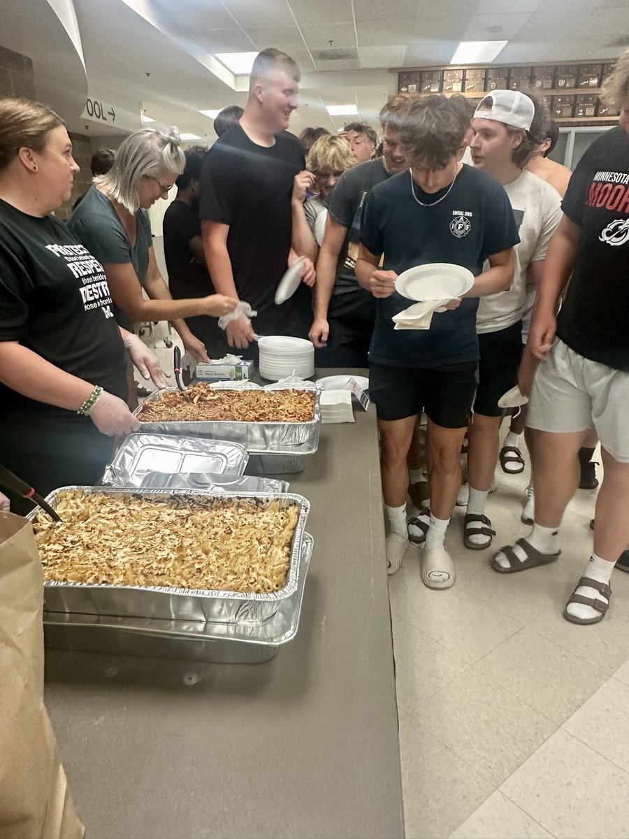 MillardWestFB's tweet photo. This week’s Pasta feed by Sgt. Peffer’s  was a special one- dedicated to the Coleman family #ColemanStrong

Thanks Bradbury’s, Taylor’s, and Stutheits for hosting🏈💚🐾Let’s Go Cats! https://t.co/Pnx1CIDzSg