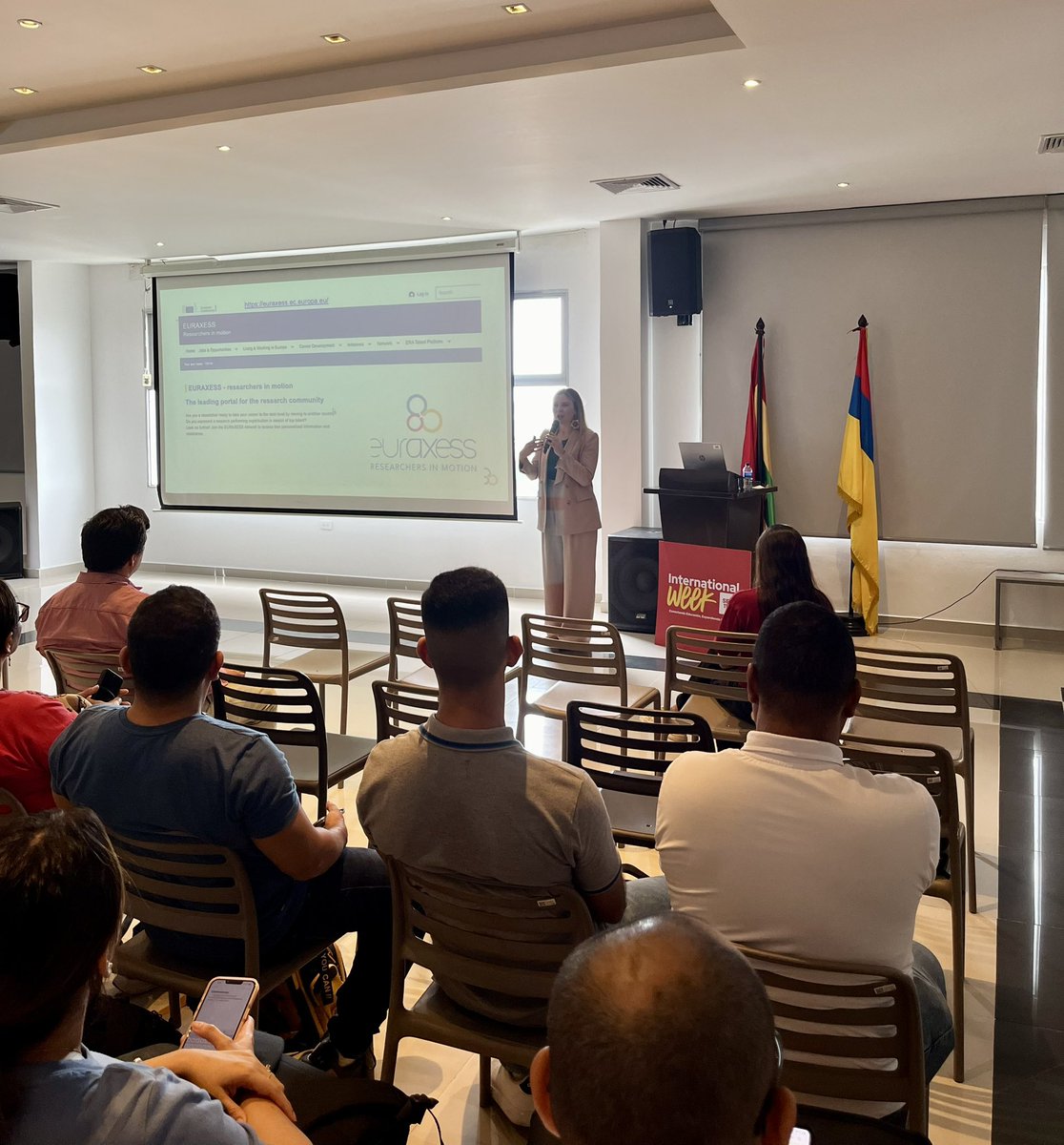 ViktoriaBod13's tweet photo. Gracias a la Universidad de la Costa en Barranquilla por recibirme durante su “International Week”. Mucha suerte a todos los #investigadores que quieren aplicar a los fondos del @HorizonEU 🇪🇺🫶🏻🇨🇴 https://t.co/sIoheypWCs
