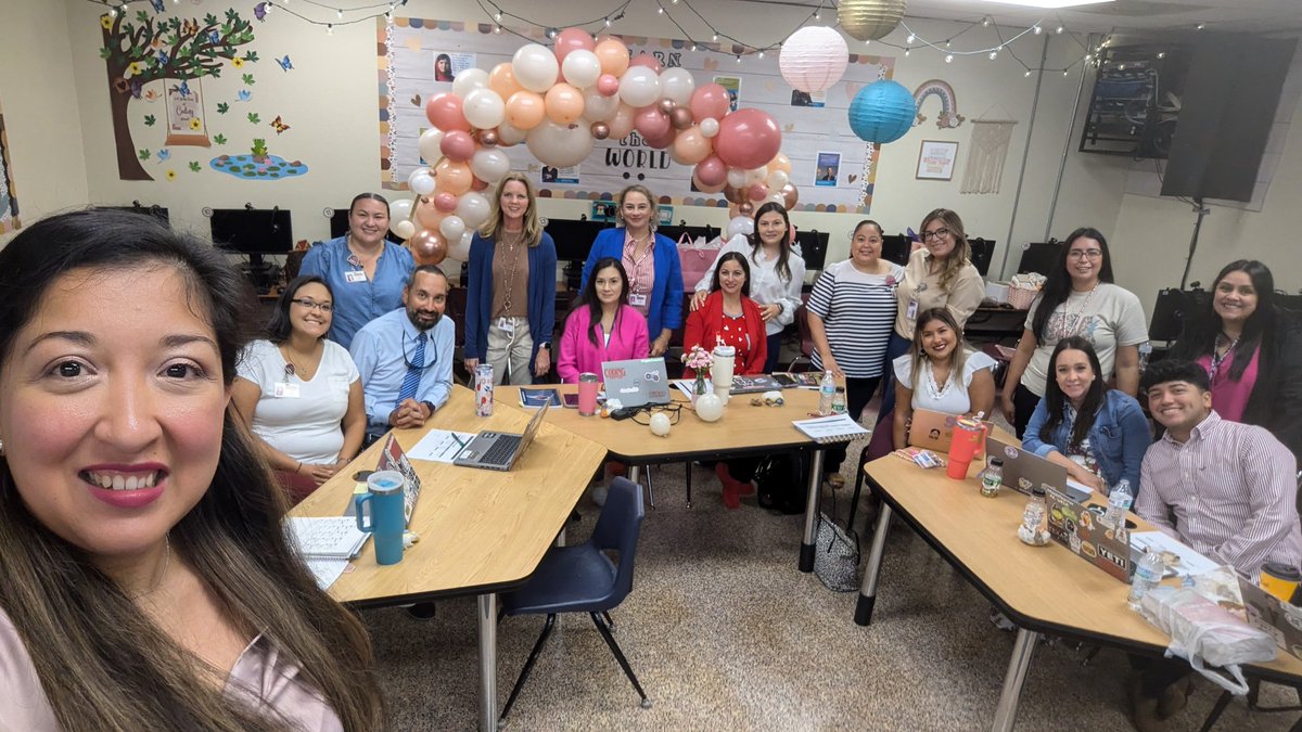 Ocelotscode's tweet image. 🤖Our Coding Collaboration was leveled up by our LF Instructional Coaches! We appreciate your guidance in our Growe Lab journey. Together we are a superpower! 🌱👩🏽‍🏫👨🏻‍🏫