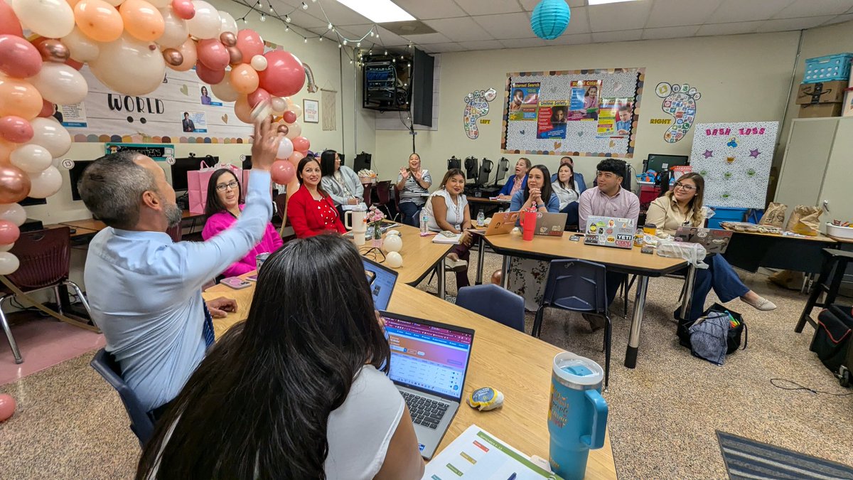 Ocelotscode's tweet image. 🤖Our Coding Collaboration was leveled up by our LF Instructional Coaches! We appreciate your guidance in our Growe Lab journey. Together we are a superpower! 🌱👩🏽‍🏫👨🏻‍🏫