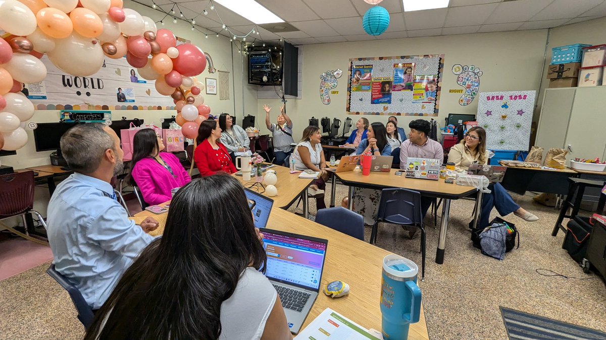 Ocelotscode's tweet image. 🤖Our Coding Collaboration was leveled up by our LF Instructional Coaches! We appreciate your guidance in our Growe Lab journey. Together we are a superpower! 🌱👩🏽‍🏫👨🏻‍🏫