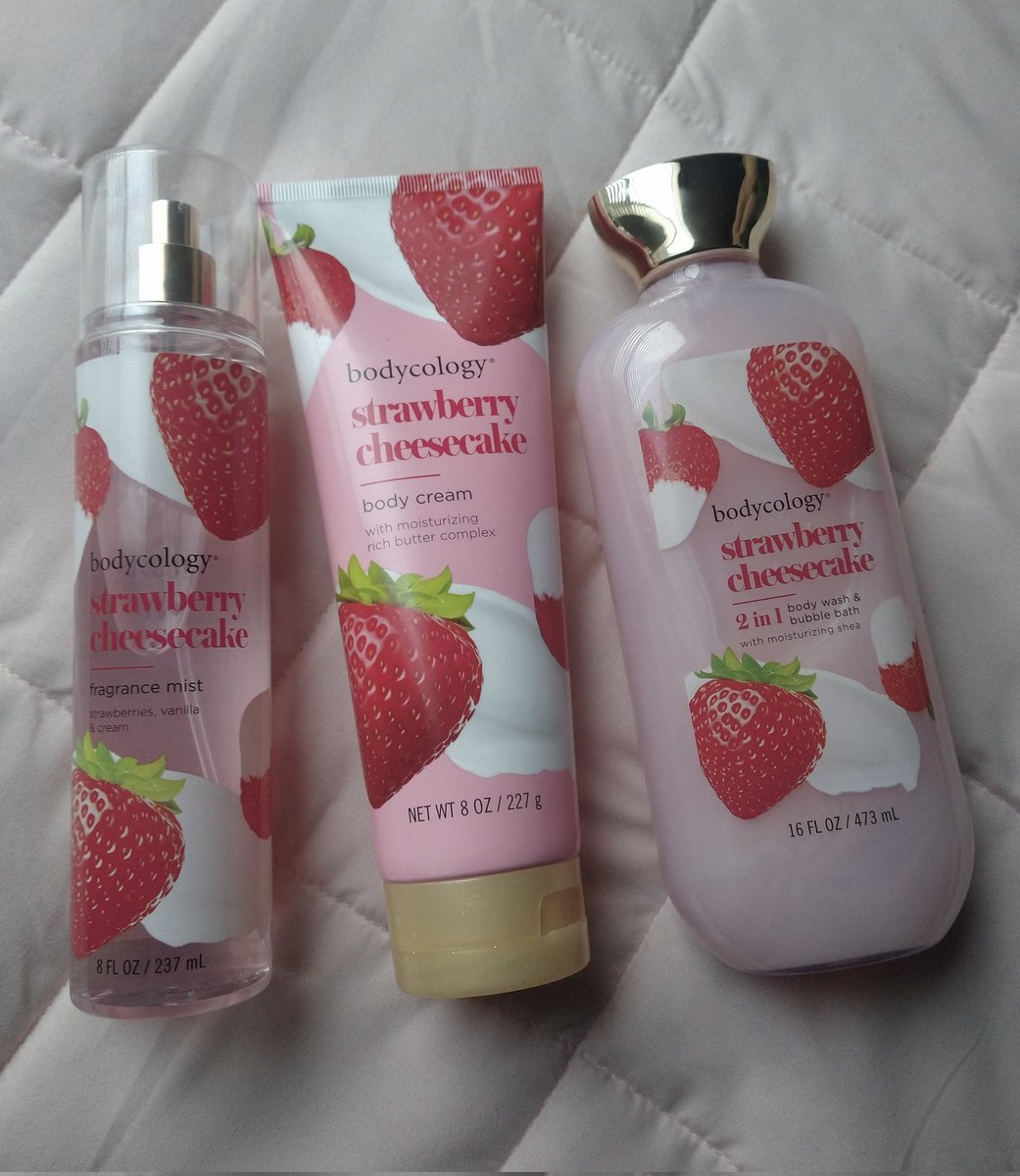 lttlmilks's tweet photo. smelling  delicious  tonight  🍓♡ https://t.co/5fdwWI29Y7