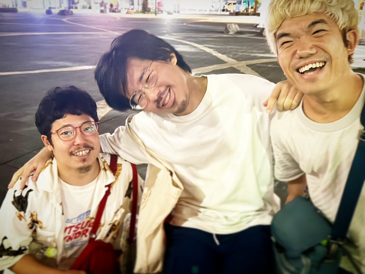 abera7kantoku's tweet image. #二宮健
#中村祐太郎
びっくりした
映画館で、たまたま
こんな監督たちと遭遇
こんな、たまたま、あるんやなあ
１０年前くらい、３人でたまたま、銀座の町を朝まで歩き続けた日を思い出した
１０年って経つんやなあ
僕らもおじさんになったなあ
悲しくて幸せで感謝やなあ
「なあ」て言いたいだけやなあ