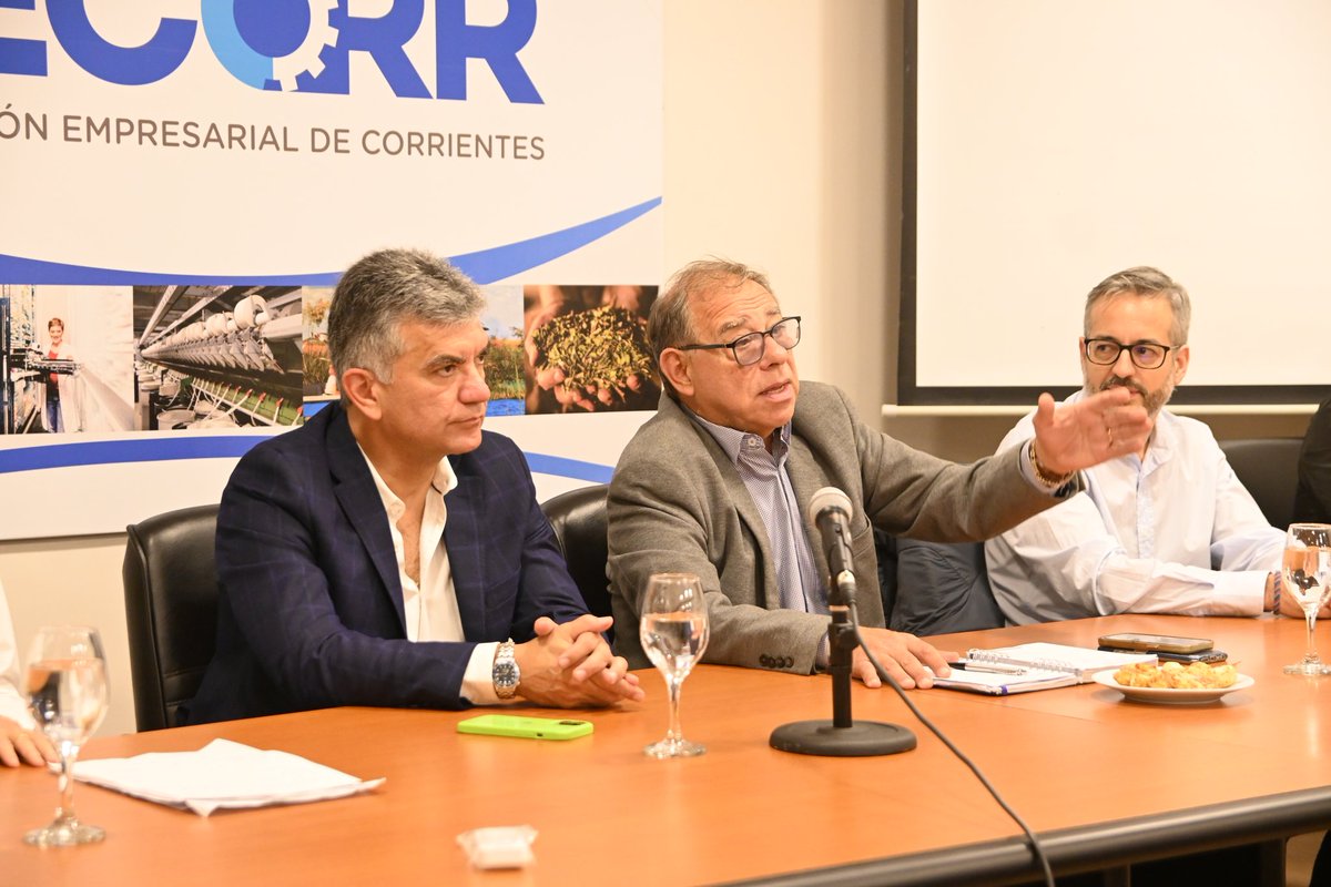 FECORRctes's tweet photo. Ayer, miércoles 11 de septiembre, en la sede de la FECORR recibimos la visita del Intendente de la Ciudad de Corrientes, Dr. Eduardo Tassano, quien junto a funcionarios municipales trataron una agenda de temas diversos de interés para los asociados, empresarios y emprendedores. https://t.co/nqlcYkClQF