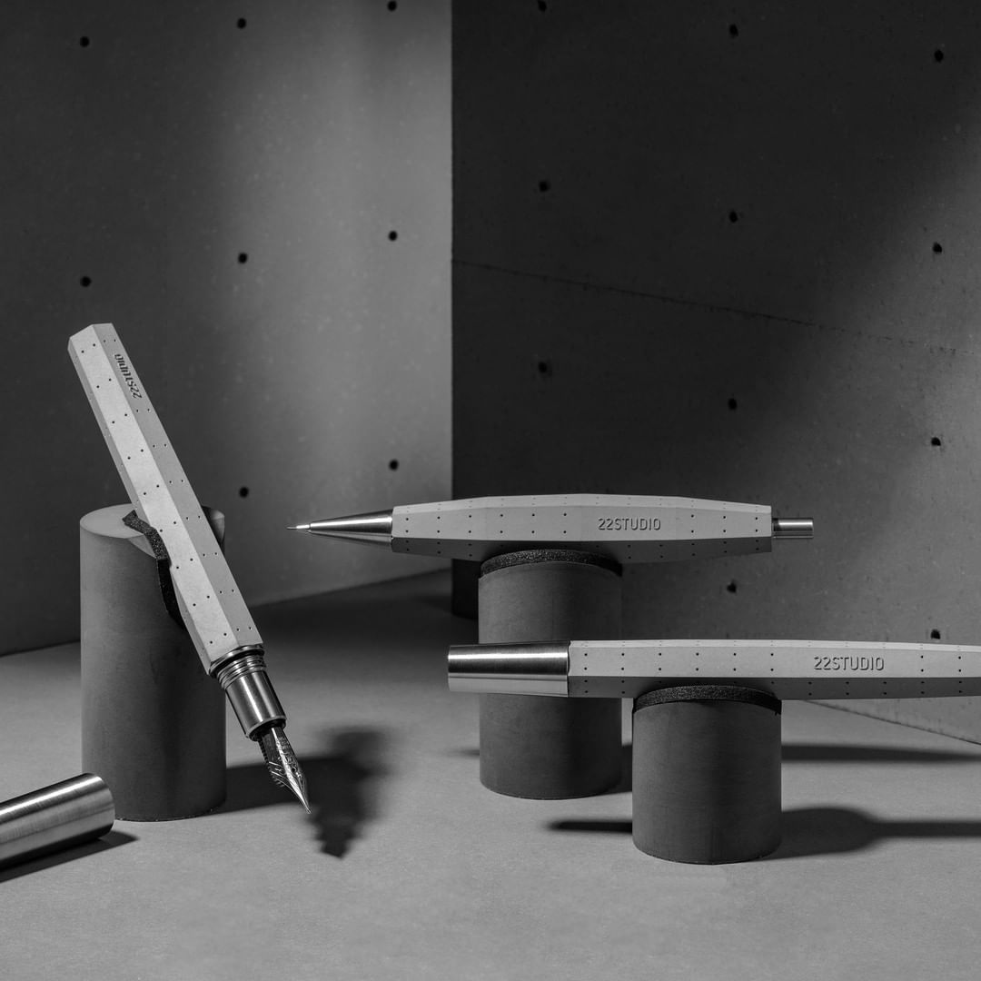 intoconcrete's tweet photo. 🖊️ Discover a writing instrument that transforms with every use, inspired by geometric architectural forms.

Its fusiform shape evolves, capturing the essence of your touch and becoming uniquely yours. 

Explore the MODULE Series at IntoConcrete, created by 22STUDIO. https://t.co/clVNvX3lJ0