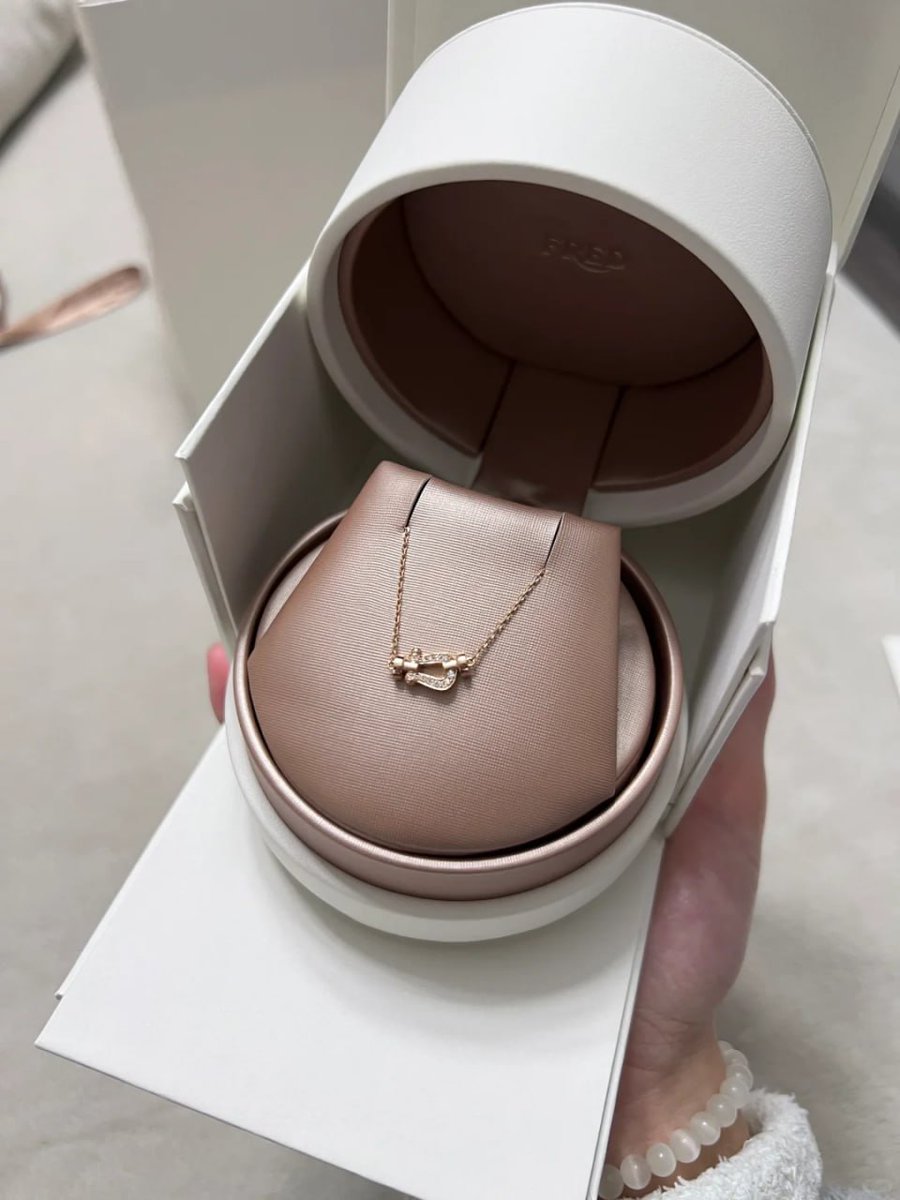 644Samantha's tweet photo. Fred mini full diamond necklace.i just love it 💖💖 https://t.co/nKkfxNXmlT