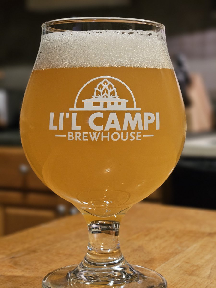 Lilcampibrew's tweet photo. Been nearly a year since I've had some fresh homebrew.  Amazingly, I nailed the OG and FG on the first batch.   This is trusty old Amanda, a blonde ale weighing in at 4.7%  #beer #craftbeer #craftbrew #homebrew #drunk https://t.co/F44I2q34dx