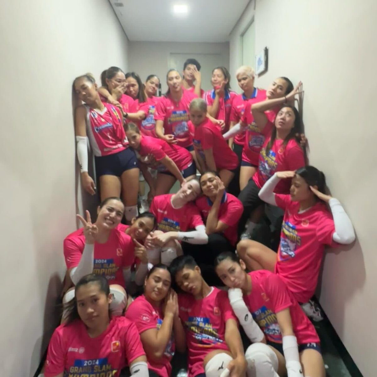 Alyfinity2's tweet photo. Good morning Grand Slam Queens 👑

📸Alyssa Valdez https://t.co/1xMpR46Nm3