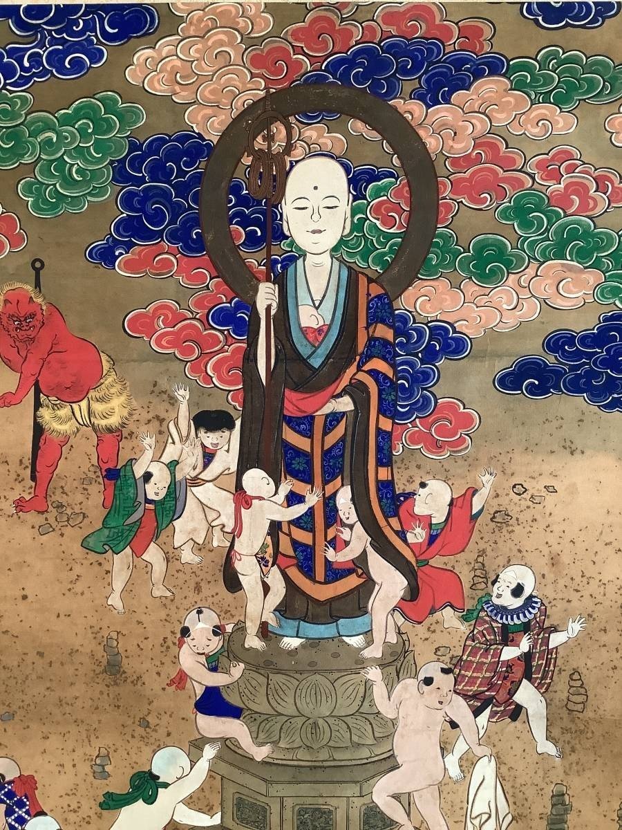 JigokuCake's tweet photo. This is an interesting thread, and reminds me of a story around Jizo Bosatsu (Ksitigarbha Bodhisattva) that is not only well known in Japan, but perhaps the most popular story about Jizo in the west.

It's said that infants who die early in life or before they are born end up in a section of hell called Sai no Kawara, a riverbed that acts as a sort of purgatory.

There, the souls of the children build small towers of stones as penance, as it's the only act of devotion they can really do. The entire time, they are menaced by demons who constantly knock the towers over.

To save these children and bring them back to the higher realms, Jizo descends to hell, drives off the demons, and brings the babies into his robes in order to carry them back up.

An interesting story that can really stick with you. The only problem is that it's nowhere in the scriptures. I was surprised the first time I read the Ksitigarbha Sutra and saw no mention of such children or this purgatory.

Instead, it is a piece of folklore that was spread around the Pure Land schools of Japanese Buddhism around the 14th century and has simply remained in the popular imagination, and Jizo is forever associated with babies!