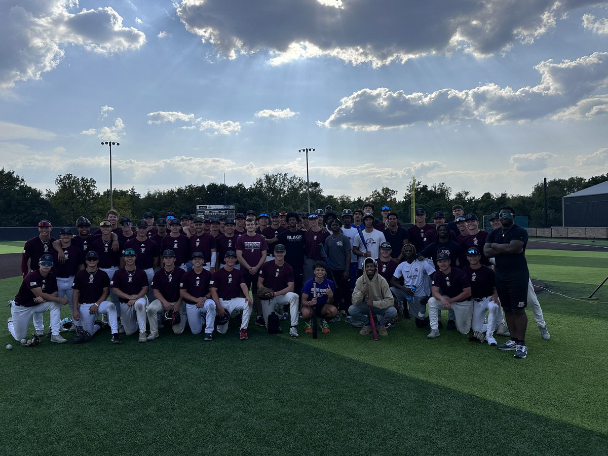 fsccbaseball's tweet photo. A great day spent with @FSCCMBB after practice! HoundFam! Excited for their season coming up!! https://t.co/lHVFruKRDD