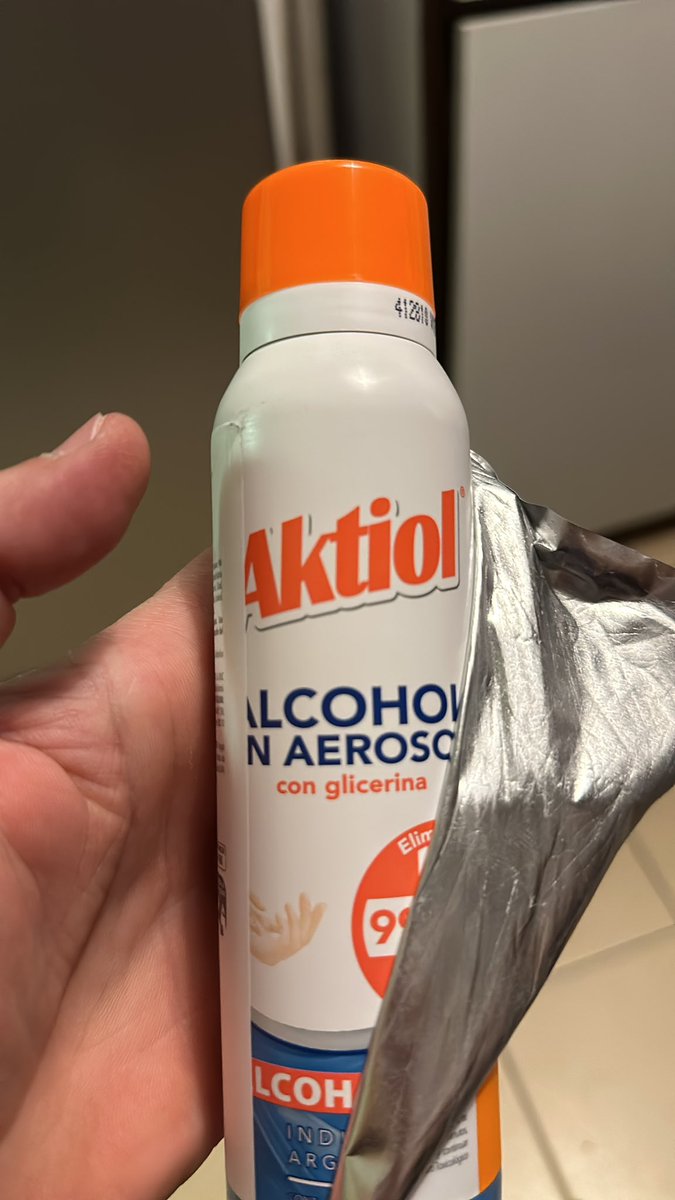 danymartins10's tweet photo. Compré repelente de mosquitos marca #Aktiol en @ppigmento 
Resultado? 
Sacas la etiqueta y es alcohol en aerosol…🤦‍♂️
@DNDConsumidor @BAconsumidor 
Sería bueno que se coman una hermosa multa por aprovecharse de la gente! 
#Estafa 
RT URGENTE!!! https://t.co/ad6dM18pGP