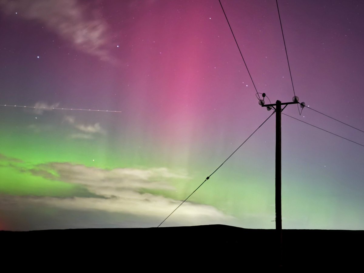 Black mountain light show #aurora #NorthernLights #belfast <a href="/aurorawatch/">AuroraWatch</a> <a href="/irish_news/">The Irish News</a>