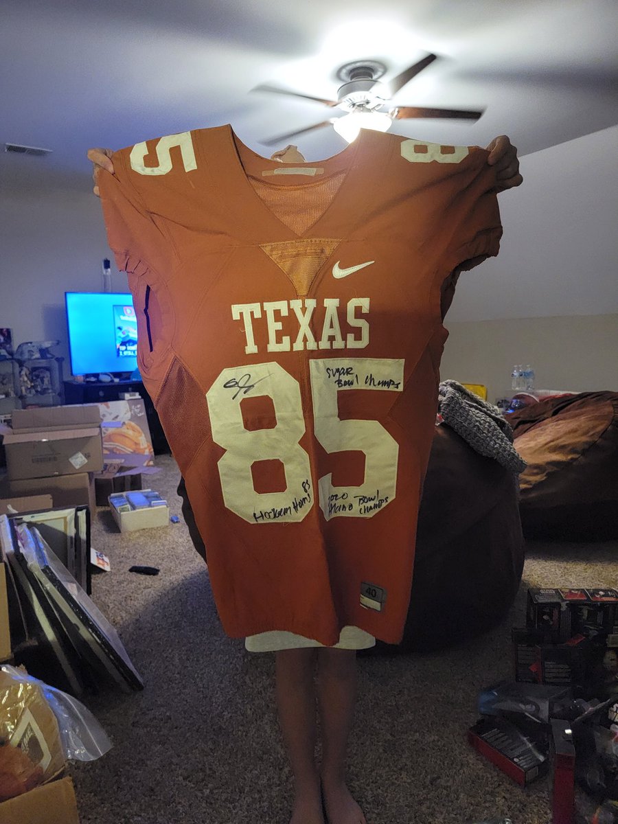 Longhornsville 🤘🐂🔥 tweet media