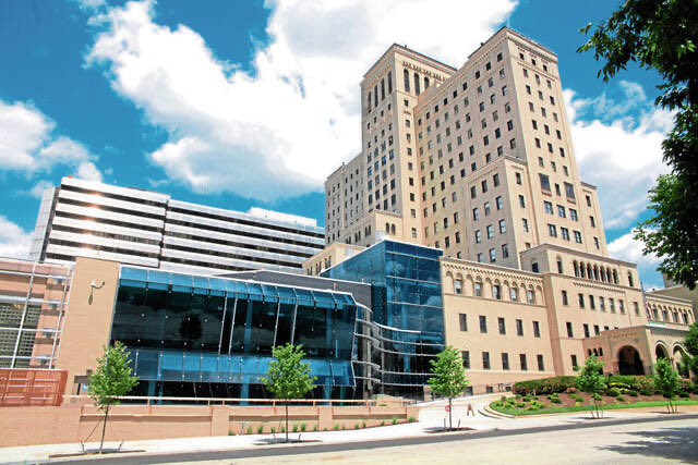 Rumor has it AGH will be the exterior setting for a major upcoming medical series 🤩

It’s a special place, inside and out, many will get to see that now 💗#MedTwitter #Match2025