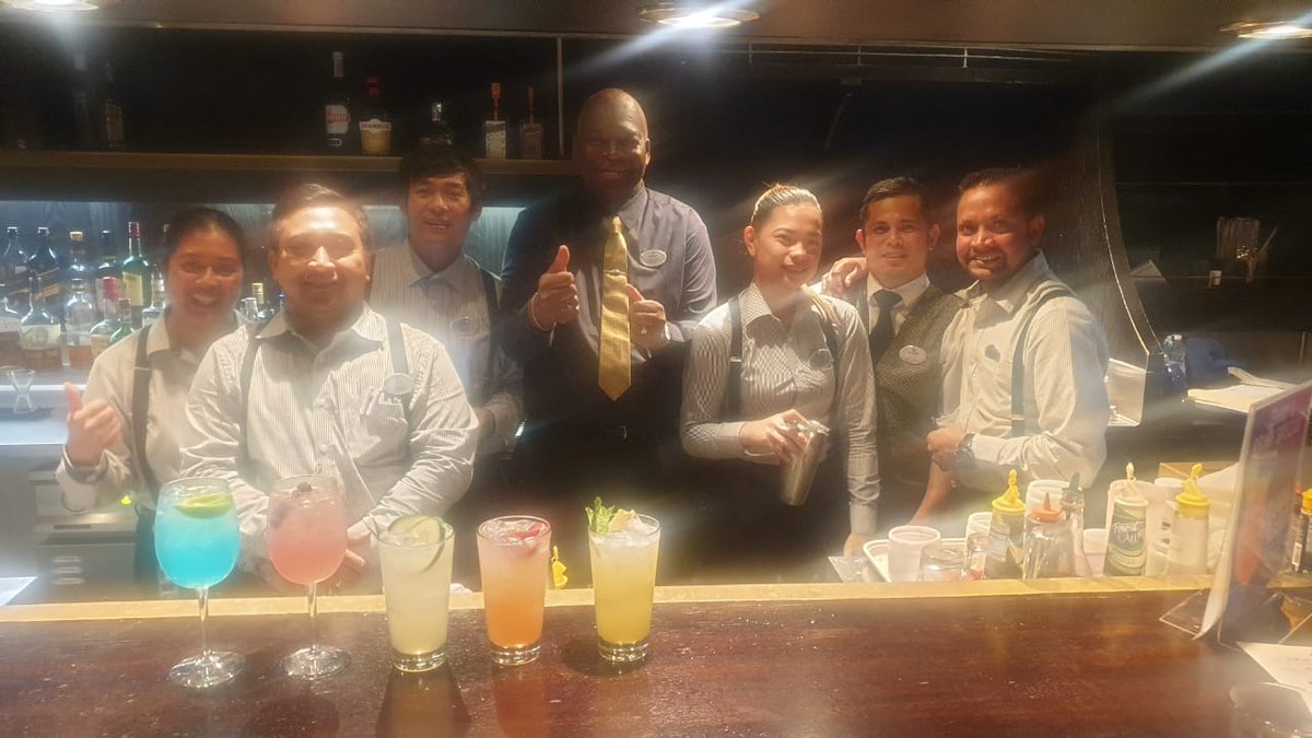 Kick off your weekend with a drink from Leroy, a Royal Caribbean bartender with 36 years of experience! 🍹 Learn more about his story at PropelledbyPeople.com, and explore bartender opportunities at RCGCareers.com. #IAMRCG #PropelledByPeople