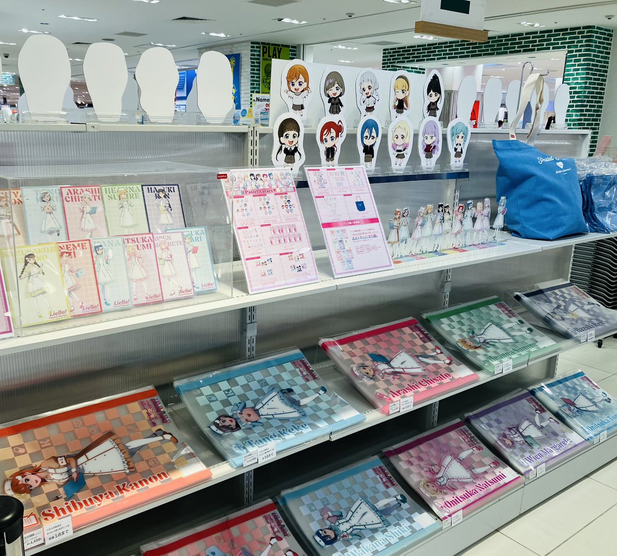 Hands_Umeda's tweet image. 本日より開催‼️
『ラブライブ！スーパースター！！
～Pastel Nurses～POP UP』

ナースの衣装をまとったアイドルたちの
グッズを盛りだくさんご用意しております✨
梅田店では #5yncri5e ! の5人の
等身大パネルがお出迎えいたします🩷

開催は9/29まで！！

(10F にし)
#ラブライブ #スーパースター