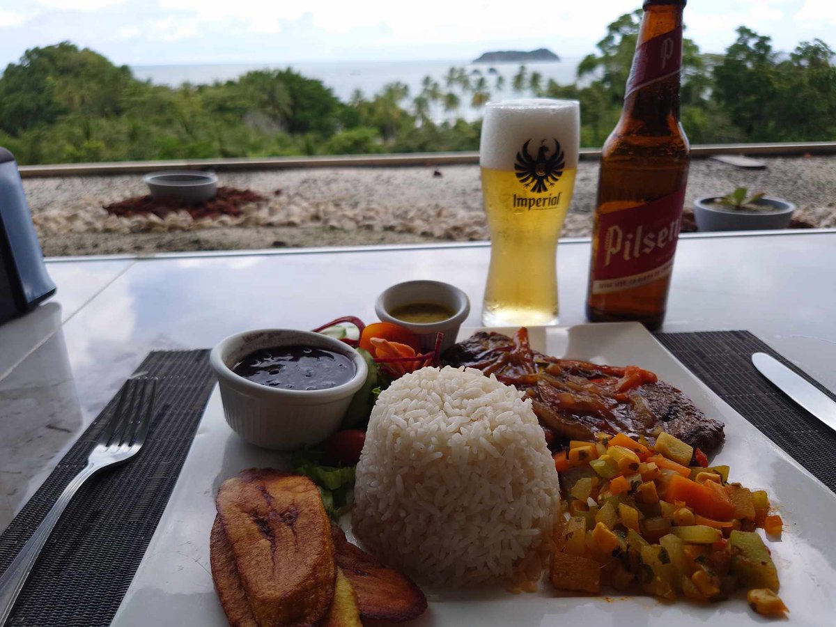 コスタリカのビールはライトで食事に合わせやすい♪ #コスタリカ　#さあ仕事だ　#次の旅までがんばろう　#酒と旅