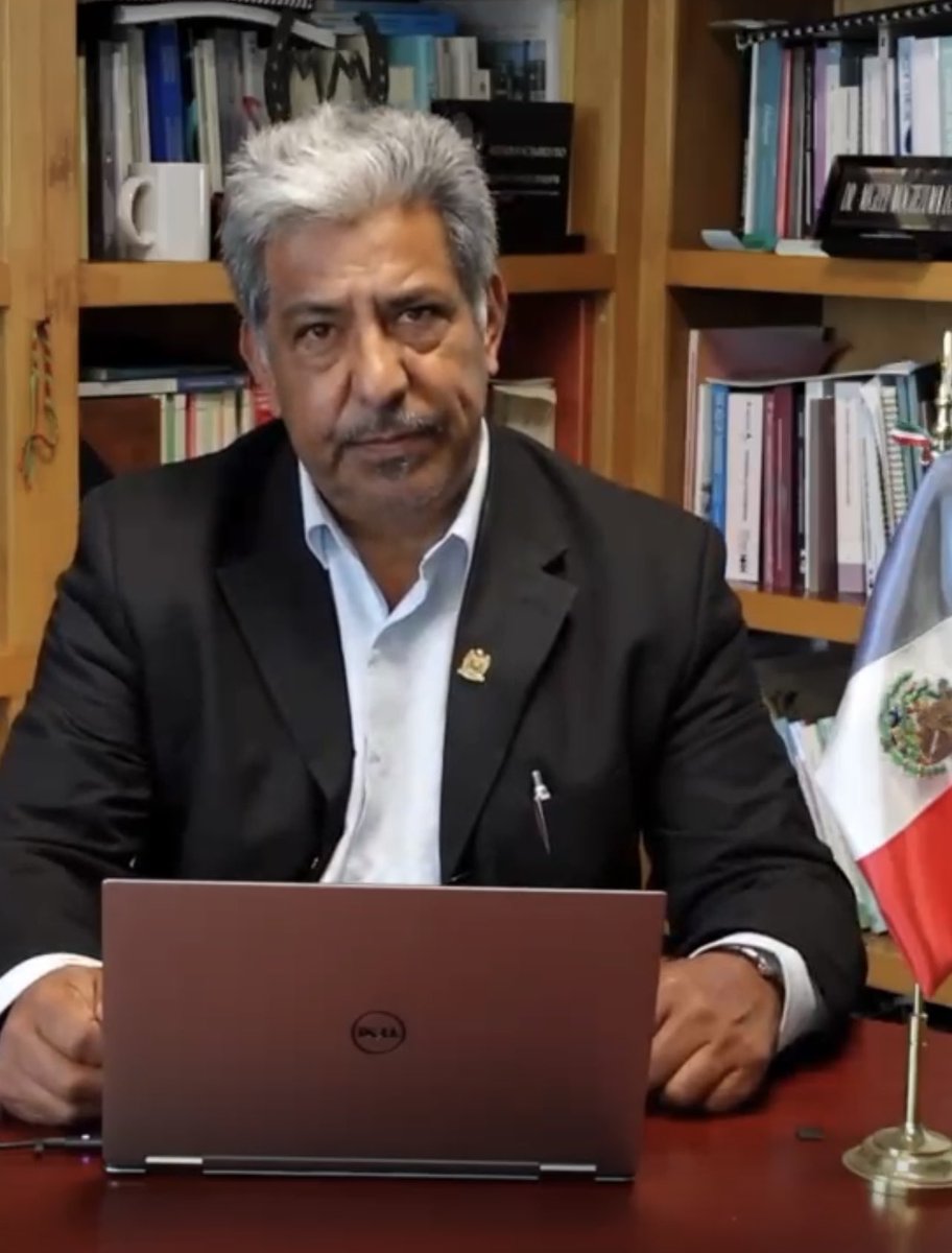 El catedrático de la #UAZ, #MiguelMoctezumaLongoria, demandó la renuncia inmediata del rector #RubénIbarra y la elección de un interino con capacidad de consensuar propuestas de solución a la crisis que llegó a su límite y tiene a la Universidad al borde del abismo. #TripleErre