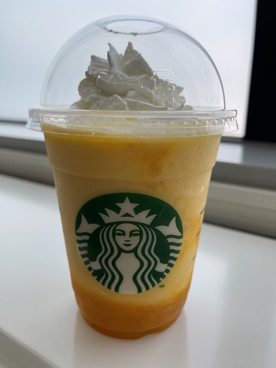 wildflower_okyo's tweet photo. #マンゴートロピカルクリームフラペチーノ
美味しい〜(*´˘`*)♡
トランジット中✈️
時間潰し
#スターバックス #スタバ #Starbucks #STARBUCKSCOFFEE #mobileorder #モバイルオーダー #羽田空港 https://t.co/K5e74MxYZa