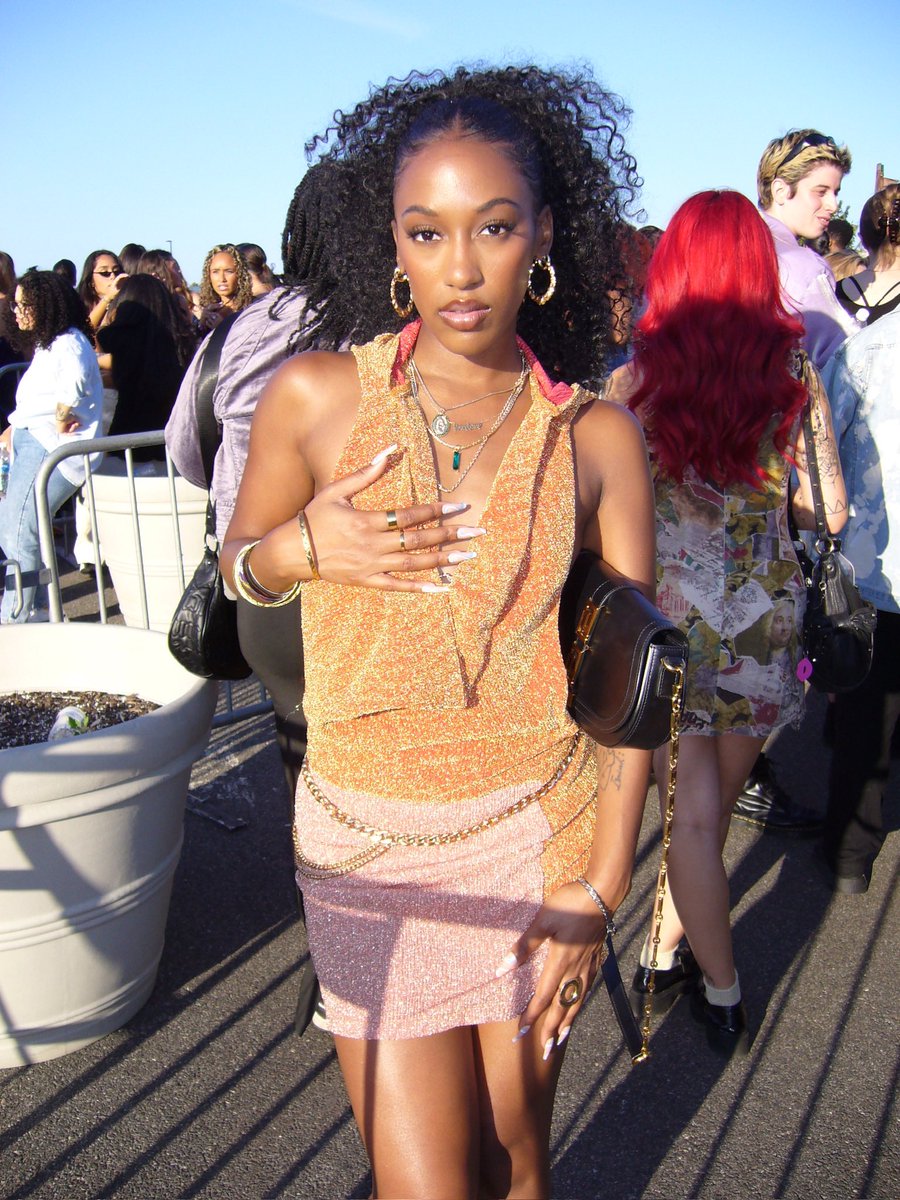 stephanyxxvi's tweet photo. Lemme drop these here first while I’m at it #VMAs https://t.co/sJ6tvrxNHO