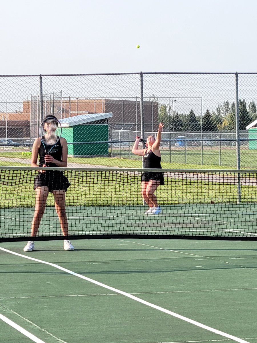 EGF_Tennis's tweet photo. Tough result against a tough opponent. Lost 2-5 to trf. The girls played hard and keep getting better!

The pics are from jv where we got lots of great matches in and had fun  #EGFpride #RollWave https://t.co/Kx5AumU6Jh